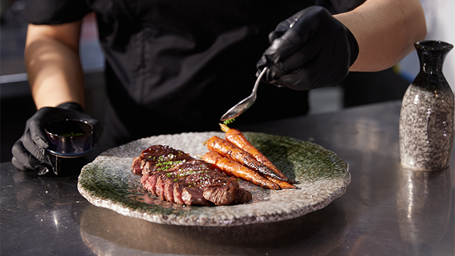 man-plating-protien-food