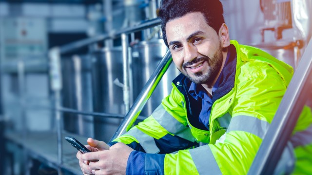 guy_phone_640x360.jpg
